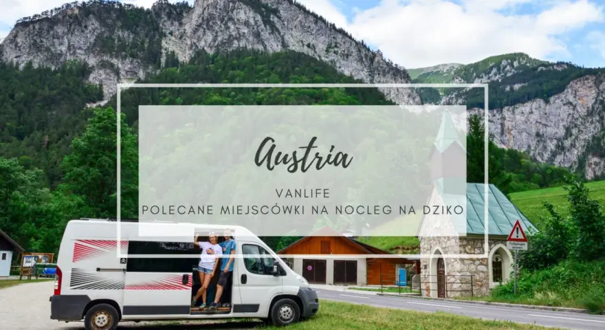 Kamperem przez Austrię, z widokiem na góry i urokliwy kościółek. Vanlife w Alpach to marzenie!